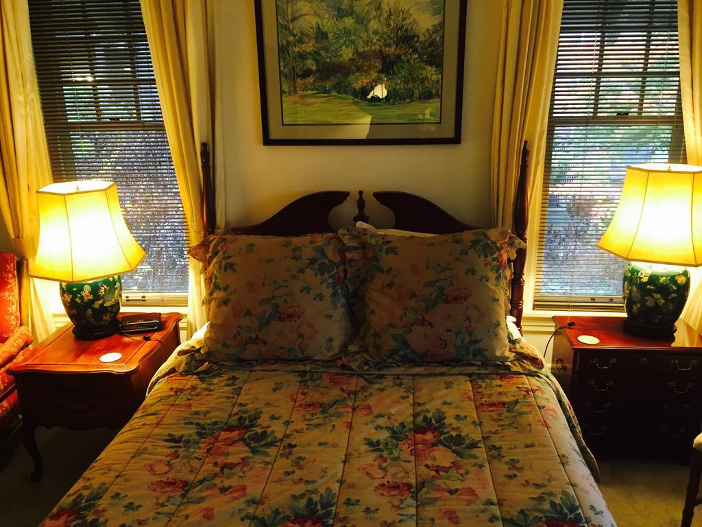 On Broadway Bed & Breakfast 3*