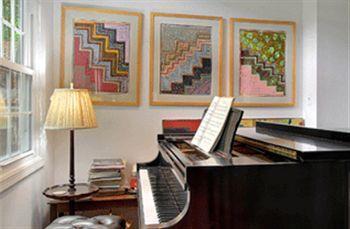 On Broadway Bed & Breakfast 3*