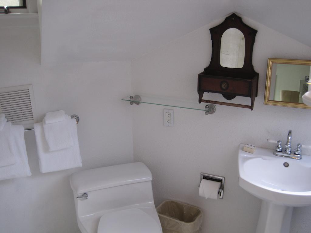 Bed & Breakfast On Broadway 3*